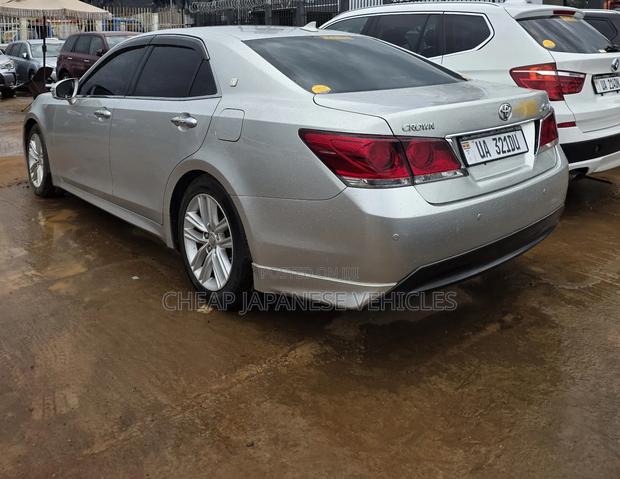 Toyota Crown 2016 Silver