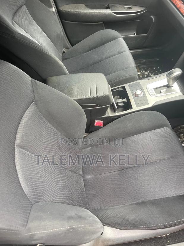 Subaru Outback 2.5i Limited 2011 Beige