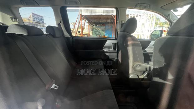 Toyota Noah 2012 Silver