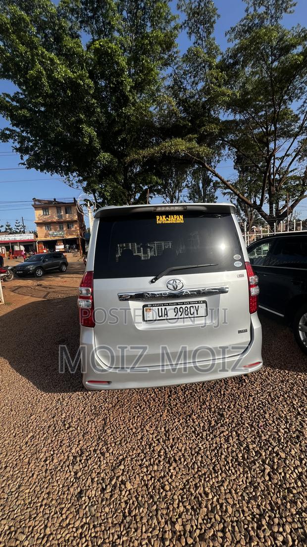 Toyota Noah 2012 Silver