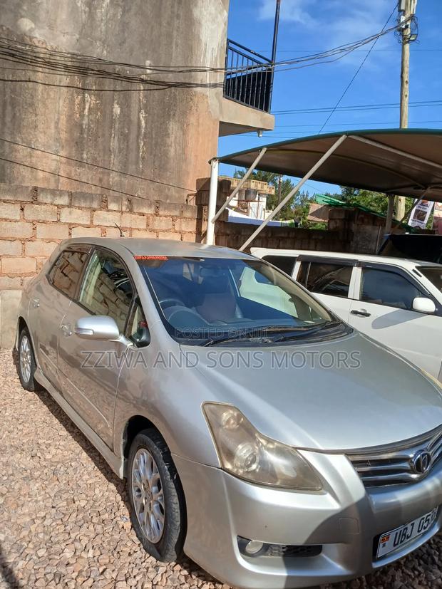 Toyota Blade 2004 Silver
