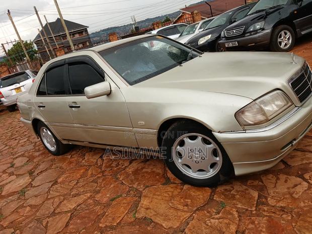 Mercedes-Benz C200 1998 Gold