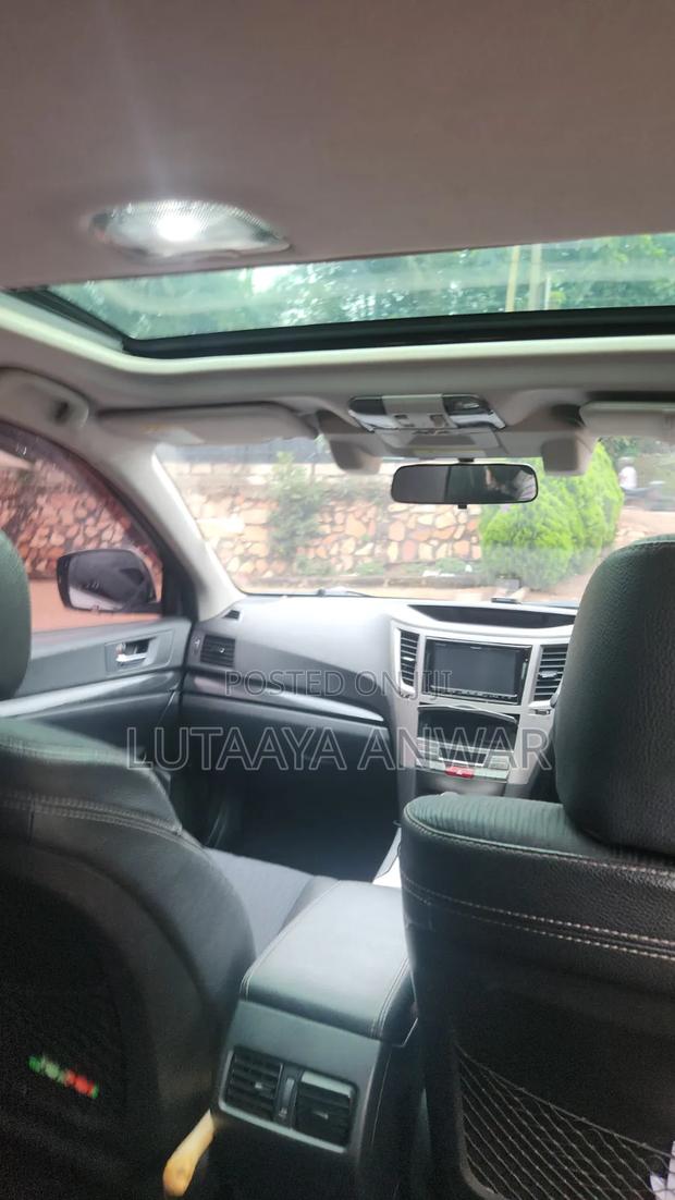 Subaru Outback 2.5i Limited 2011 White