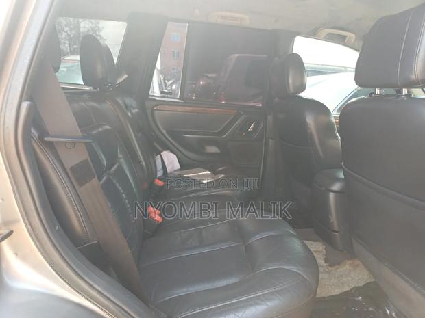Jeep Cherokee 2000 Gray
