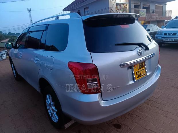 Toyota Corolla Fielder 2010 Silver