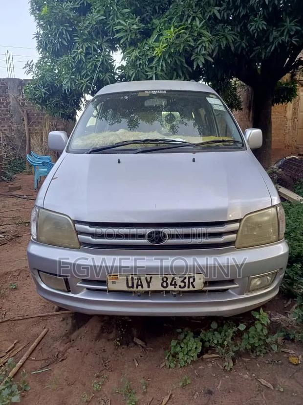 Toyota Noah 2001 Silver