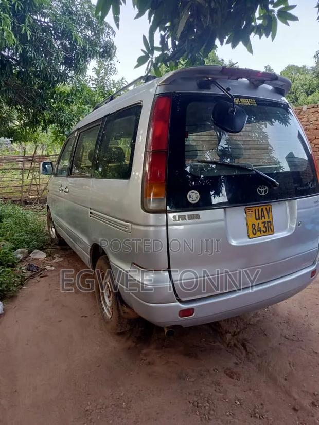 Toyota Noah 2001 Silver