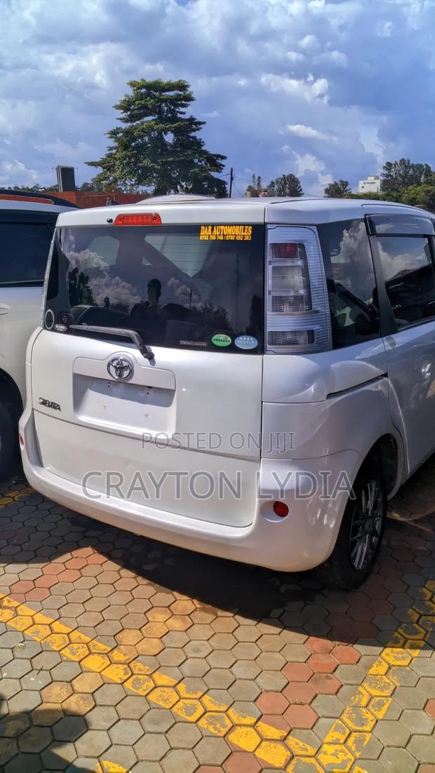 Toyota Sienta 1.5 AWD 2012 Gray