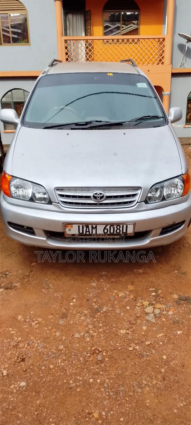 Toyota Ipsum 1998 Silver