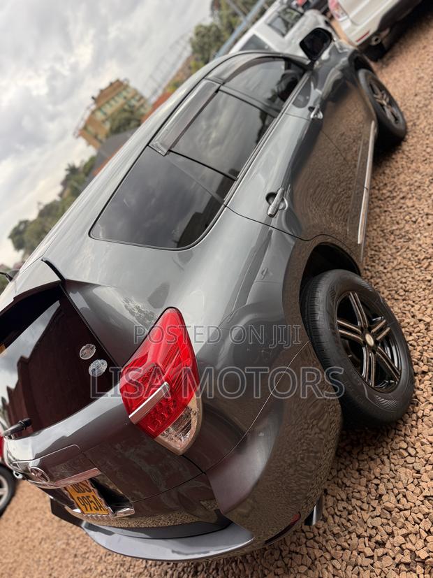 Toyota Vanguard 2011 Gray
