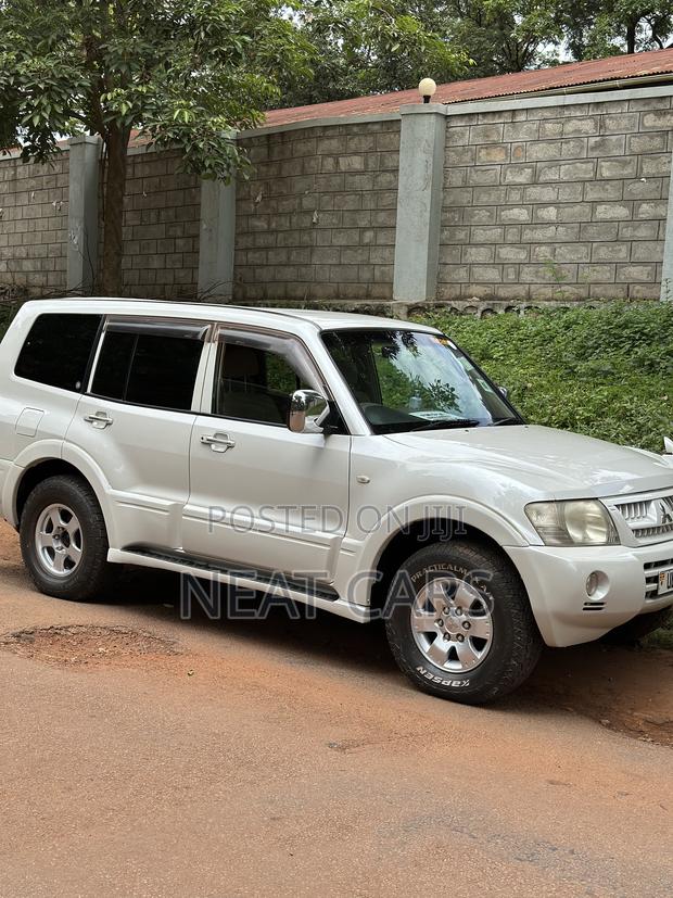 Mitsubishi Pajero 2005 White