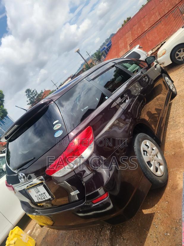 Toyota Wish 2011 Maroon
