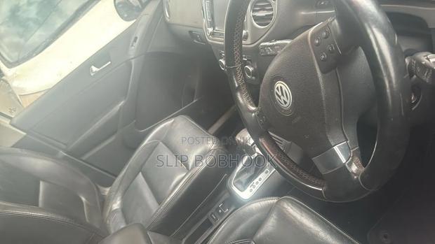 Volkswagen Tiguan SE 2010 White