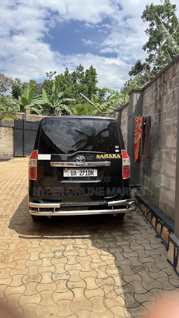 Toyota Noah 2.0 143hp FWD (8 Seater) 2007 Black