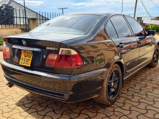 BMW 320i 2004 Black