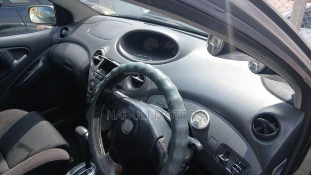 Toyota Vitz 2005 Silver