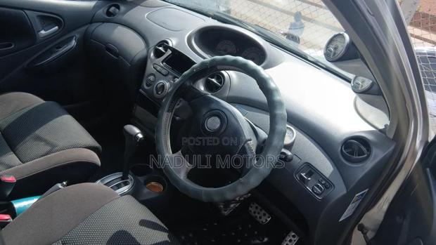 Toyota Vitz 2005 Silver