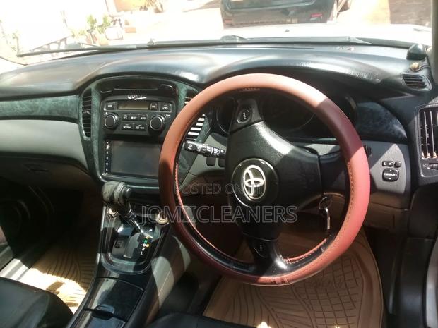 Toyota Kluger 2001 Gray