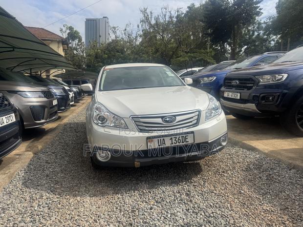 Subaru Outback 2.5i 4dr Wagon AWD (2.5L 4cyl CVT) 2015 White