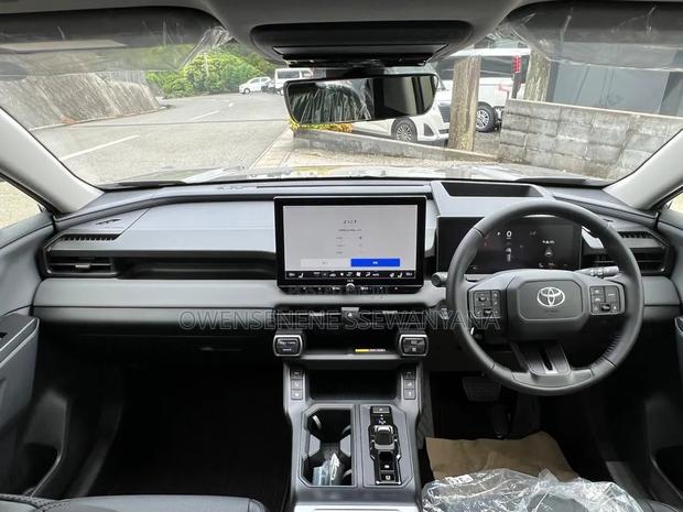 New Toyota RAV4 XLE Premium 2025 Silver