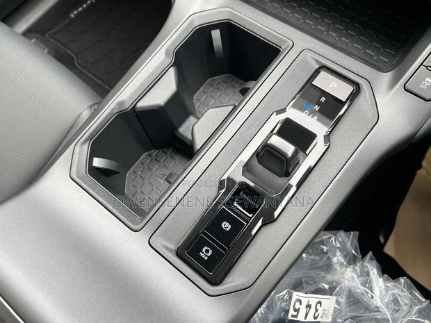 New Toyota RAV4 XLE Premium 2025 Silver
