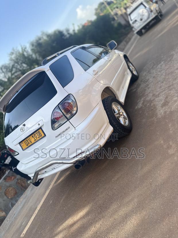 Toyota Harrier 1999 White