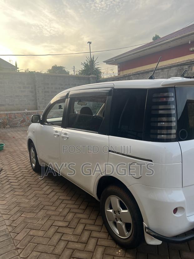 Toyota Sienta 2006 White