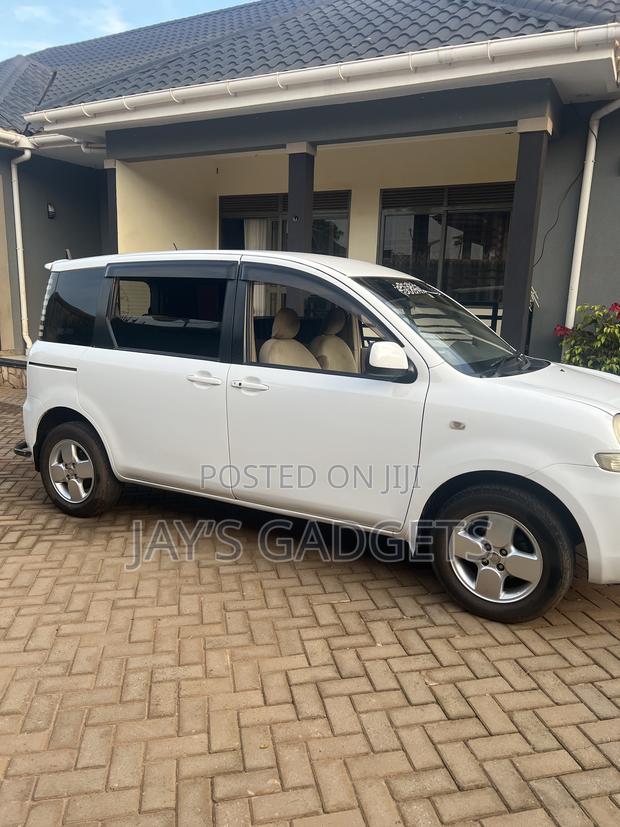 Toyota Sienta 2006 White