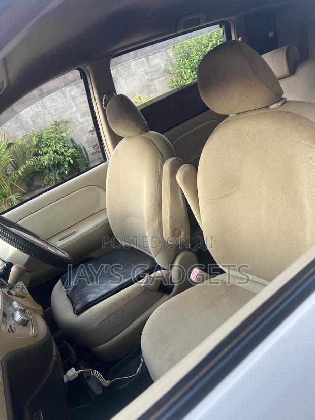 Toyota Sienta 2006 White
