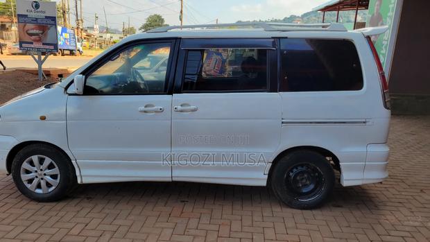 Toyota Noah 2.0 AWD (8 Seater) 2001 White