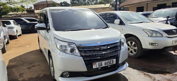 Toyota Noah 2018 White