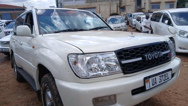 Toyota Land Cruiser 2006 White