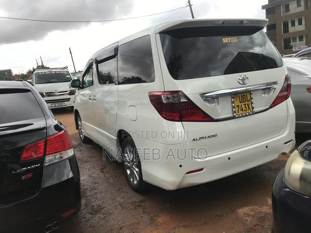 Toyota Alphard 2009 White