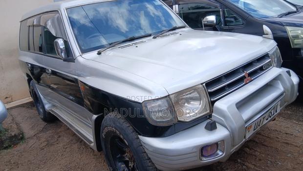 Mitsubishi Pajero 2002 Silver