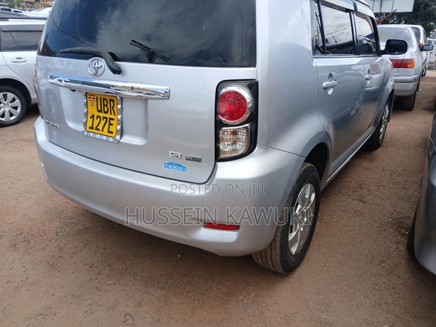 Toyota Corolla Rumion 2010 Silver