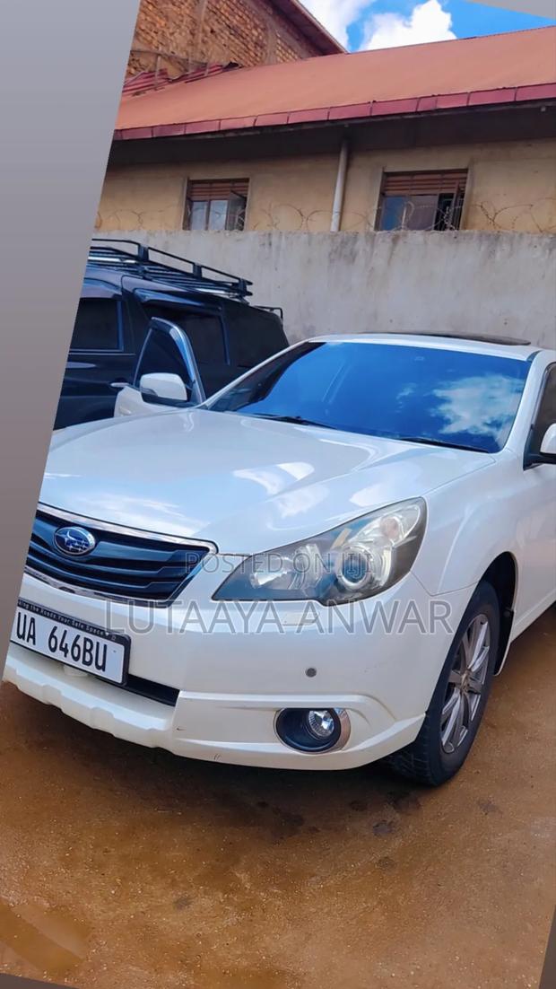 Subaru Outback 2.5i Limited 2011 White