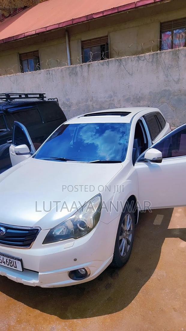 Subaru Outback 2.5i Limited 2011 White