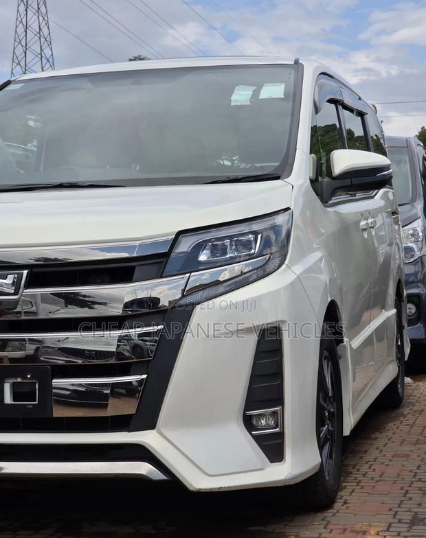 Toyota Noah 2.0 FWD (8 Seater) 2018 White