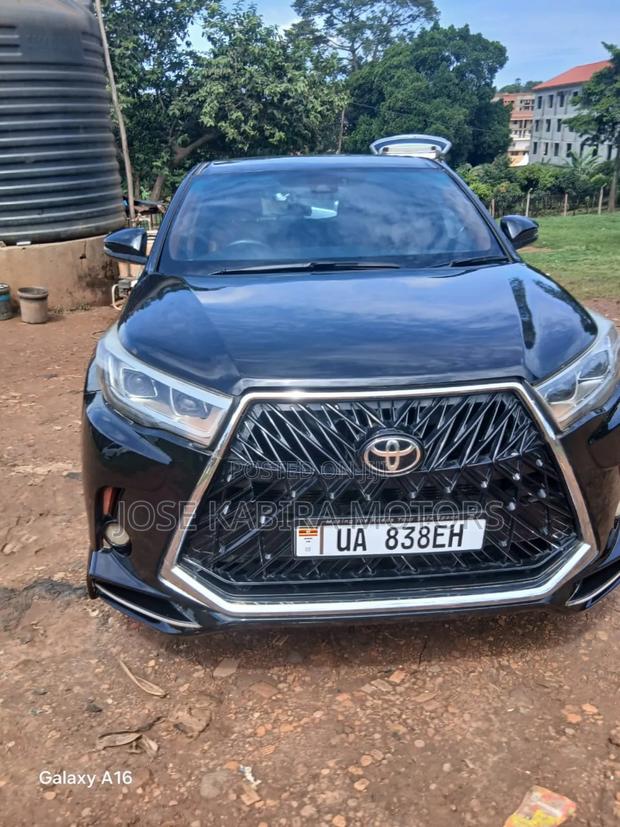 Toyota Kluger 2016 Black