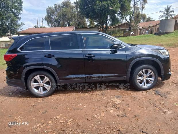 Toyota Kluger 2016 Black