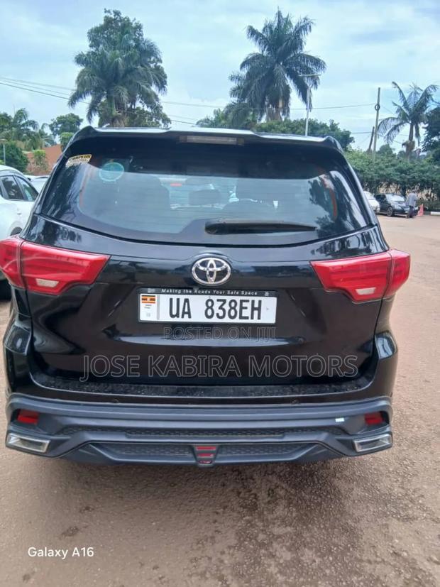 Toyota Kluger 2016 Black