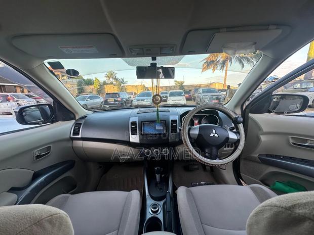 Mitsubishi Outlander ES 4x4 2009 Gold