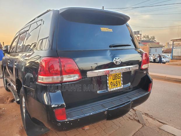 Toyota Land Cruiser 2010 Black