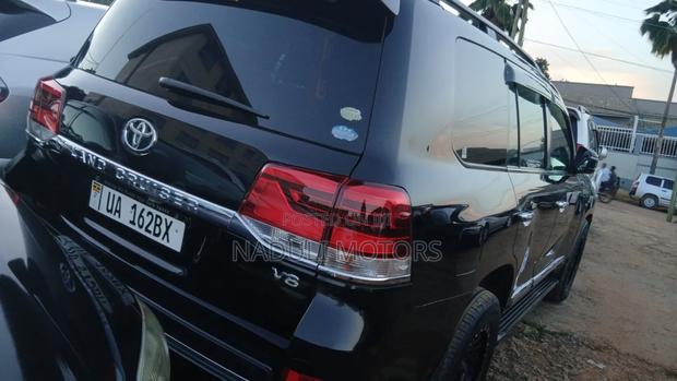 Toyota Land Cruiser 2017 Black