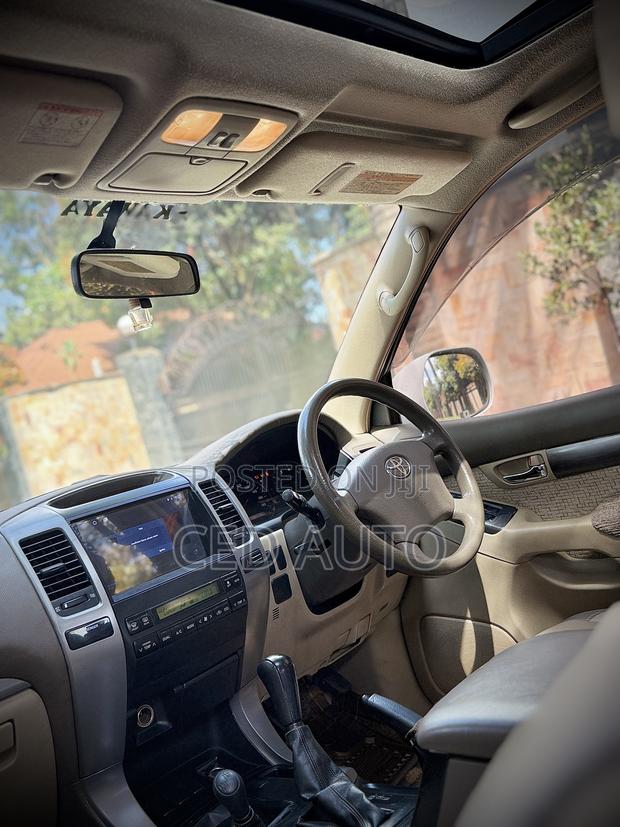 Toyota Land Cruiser Prado 2005 White