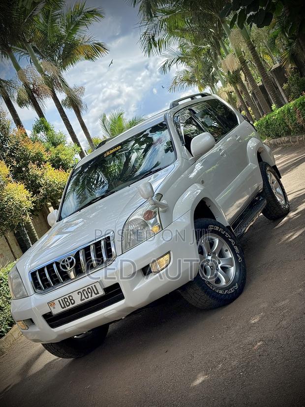 Toyota Land Cruiser Prado 2005 White