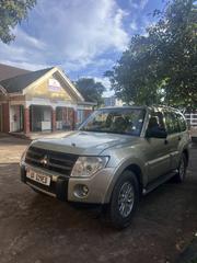 Mitsubishi Pajero 3.0 2010 Gold for sale