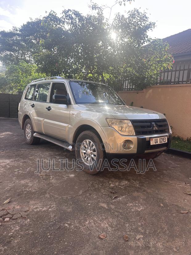 Mitsubishi Pajero 3.0 2010 Gold