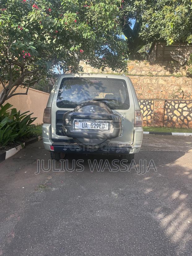 Mitsubishi Pajero 3.0 2010 Gold