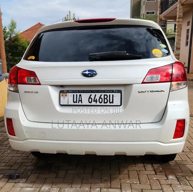 Subaru Outback 2.5i Limited 2011 White